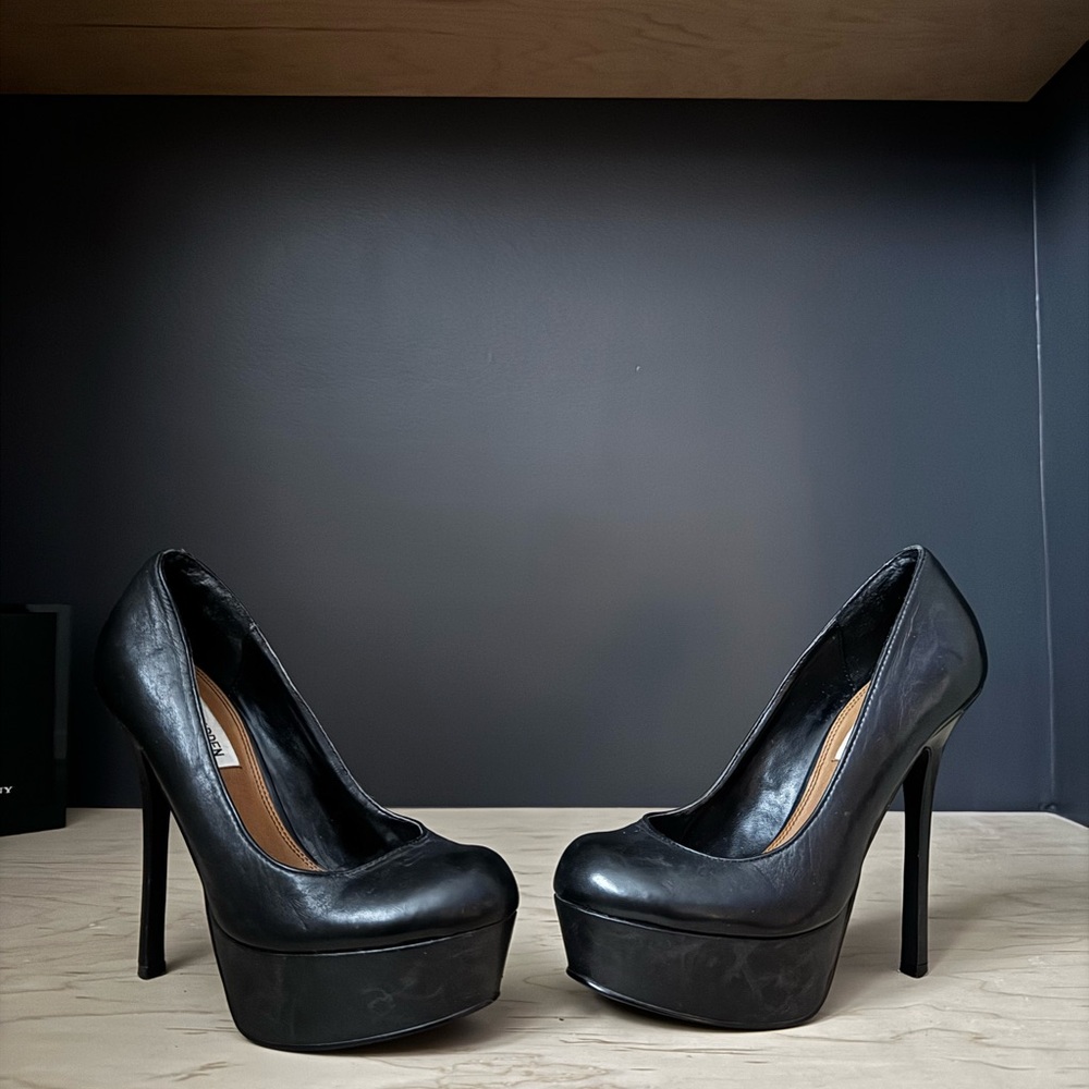 Elegant Steve Madden Black Platform Heels